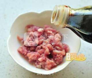 舌尖上早春的味道荠菜馄饨——怎样制作透明馄饨皮的做法步骤:2