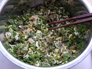 韭菜盒子----初春食韭正当时(附盒子花边的详细包法)的做法步骤:11