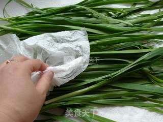 韭菜盒子----初春食韭正当时(附盒子花边的详细包法)的做法步骤:5