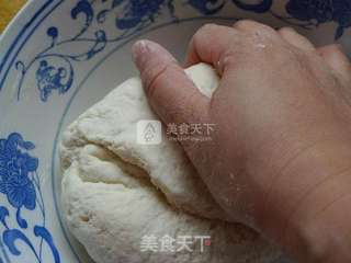 韭菜盒子----初春食韭正当时(附盒子花边的详细包法)的做法步骤:2