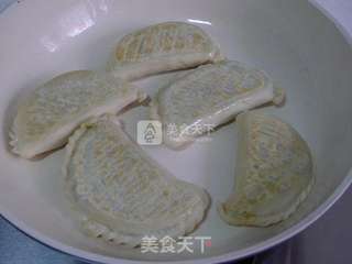 韭菜盒子----初春食韭正当时(附盒子花边的详细包法)的做法步骤:22