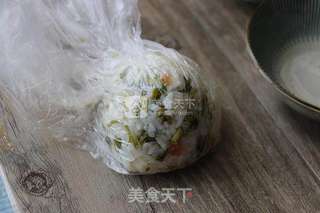 香椿海米饭团的做法步骤:6