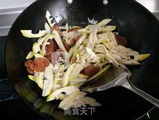 春季里的快手小炒——腊肠炒春笋的做法步骤:4