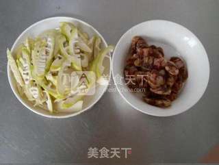 春季里的快手小炒——腊肠炒春笋的做法步骤:2
