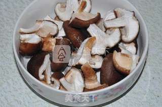 香菇春笋炖鸡块的做法步骤:11