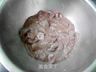 胡萝卜炒猪肝的做法步骤:3