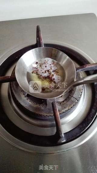 炝拌绿豆芽的做法步骤:7