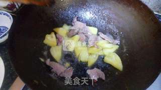 菠萝炒肉的做法步骤:2