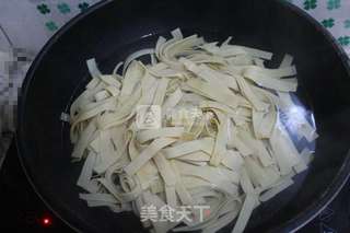 韭菜炒干豆腐的做法步骤:2