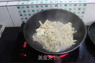 韭菜炒干豆腐的做法步骤:7