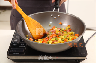 菠萝什锦焗饭的做法步骤:4