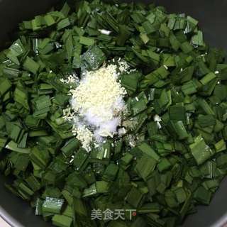 韭菜煎饺的做法步骤:4