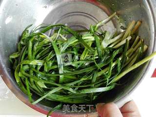 烤韭菜包子的做法步骤:2