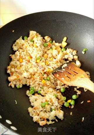 泰式鲜虾咖喱菠萝饭的做法步骤:7