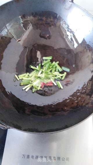 韭菜炒豆皮的做法步骤:3
