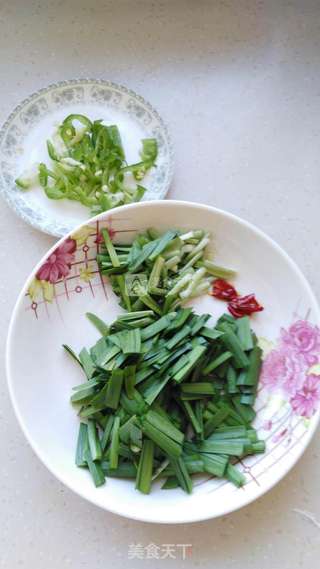 韭菜炒豆皮的做法步骤:2