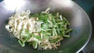 韭菜炒干豆腐的做法步骤:7
