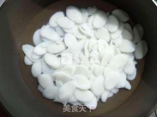 荠菜炒年糕的做法步骤:4