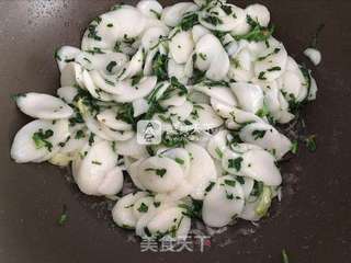 荠菜炒年糕的做法步骤:6
