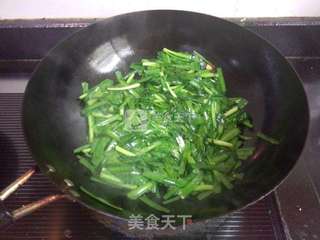 麻辣香肠炒韭菜的做法步骤:4