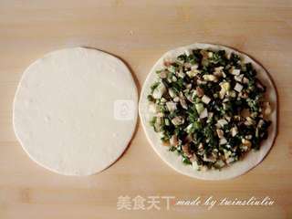 韭菜熟肉鸡蛋合子的做法步骤:9