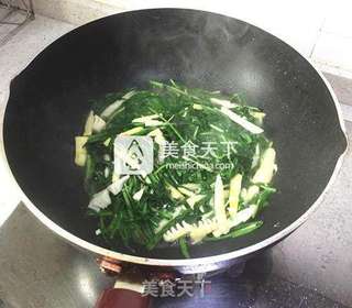 春笋炒韭菜的做法步骤:6