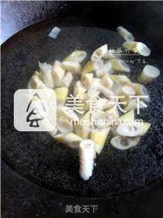 【菜中珍品:鲜嫩清香春笋汤】培根竹笋汤的做法步骤:2