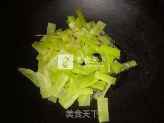 香肠炒莴笋的做法步骤:4