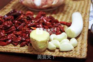 炎阳似火辣子鸡的做法步骤:2