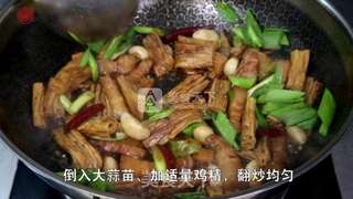 家常下饭菜【红烧腐竹】的做法步骤：4