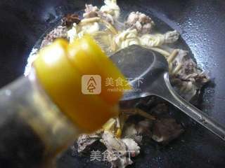 黄花菜千张结烧鸡骨架的做法步骤：6