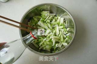 剁椒榨菜的做法步骤：4