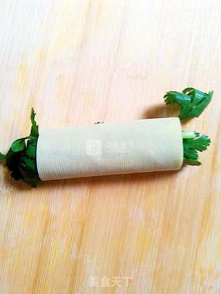 百叶香菜卷的做法步骤:7