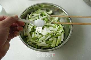 剁椒榨菜的做法步骤：3