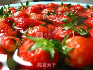 草莓果酱的做法步骤:2