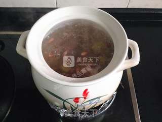 海参猪尾巴养生汤的做法步骤:6