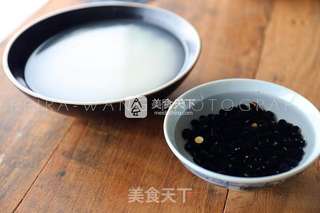 雪梨黑豆米糊的做法步骤:2
