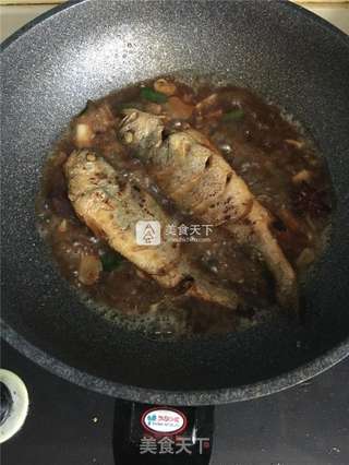 腊肠焖黄花鱼的做法步骤:8