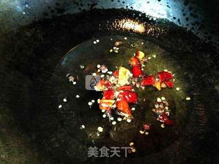 剩饭的再一次华丽转身——腊肠胡豆焖饭的做法步骤:4