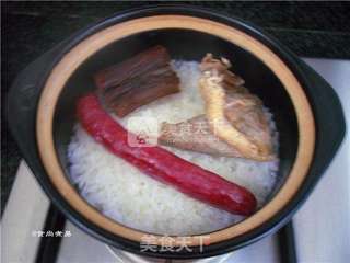 三拼腊味煲仔饭的做法步骤:11