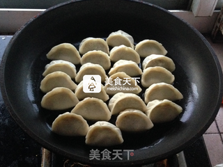 手工锅贴的做法步骤:6