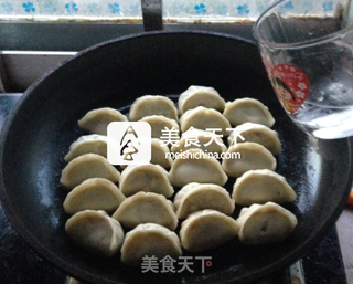 手工锅贴的做法步骤:8