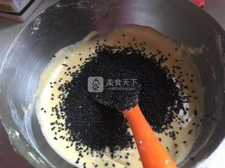 黑芝麻蛋卷的做法步骤:5