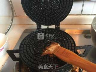 黑芝麻蛋卷的做法步骤:7