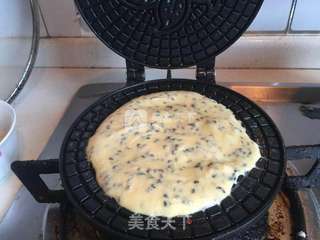黑芝麻蛋卷的做法步骤:8