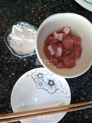 菠萝咕噜肉的做法步骤:3