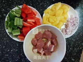 菠萝咕噜肉的做法步骤:2