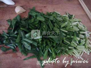 韭菜炒小河虾的做法步骤:2