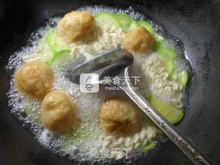 西葫芦肉面筋波纹面的做法步骤：4