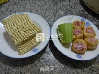 西葫芦肉面筋波纹面的做法步骤：1